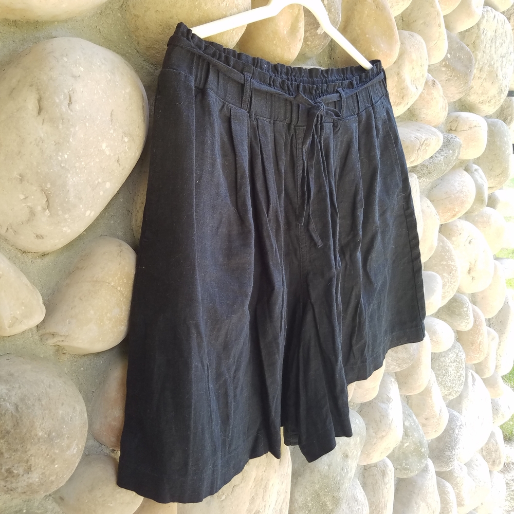 Universial Thread Flowy High Waisted Modest Black Short. Elegant